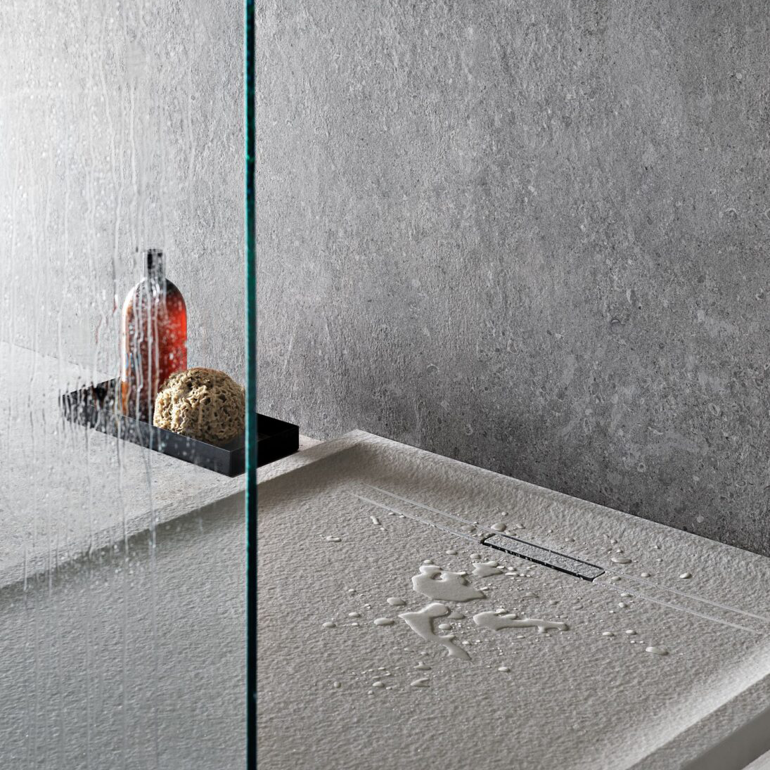 Geberit Sestra Quadrat-Duschwanne mit Schieferstruktur